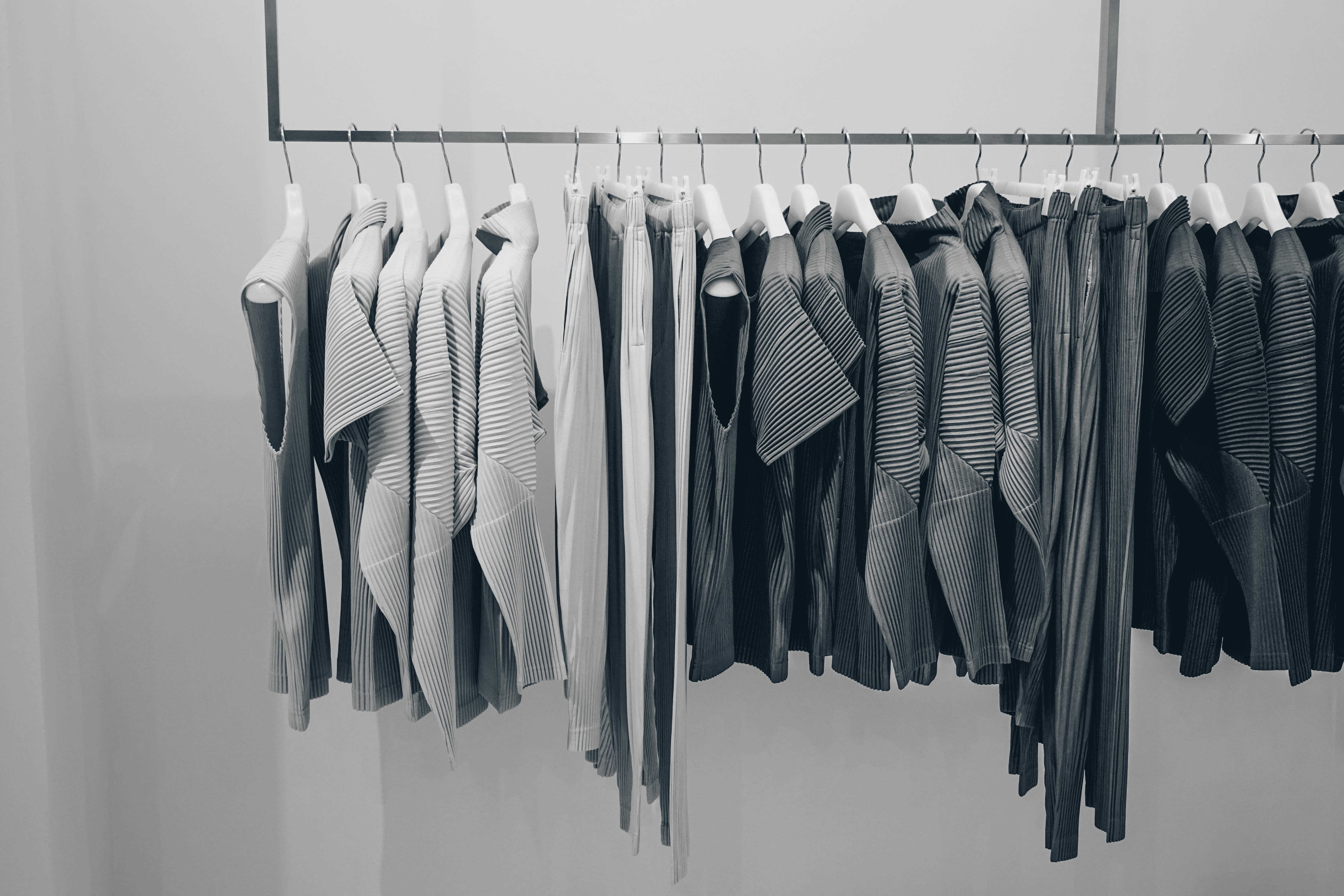 How to Build A Capsule Wardrobe: A Guide For Beginners - Minimise With Me
