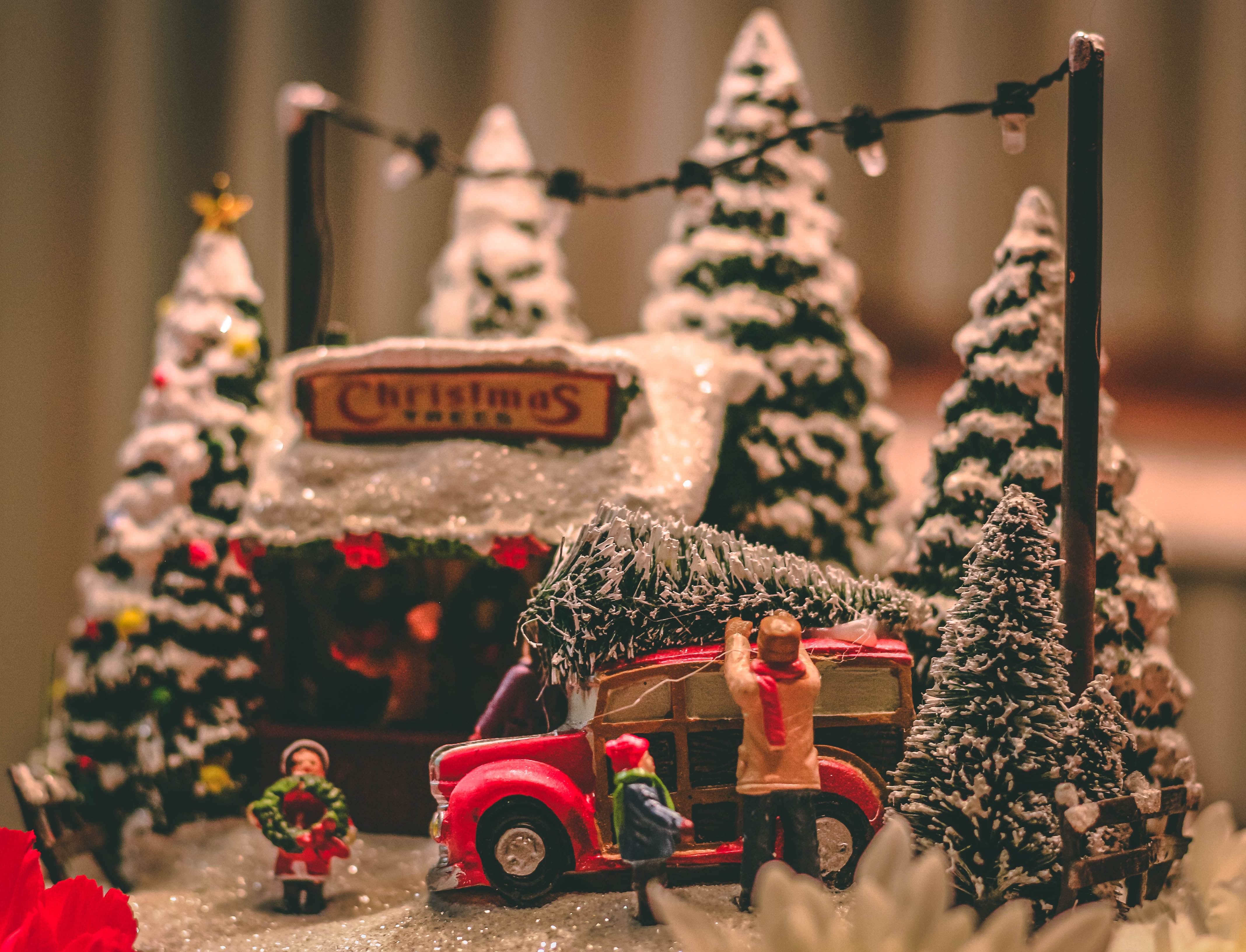 Check out these 8 Ways you can Plan a Debt Free Christmas this year!